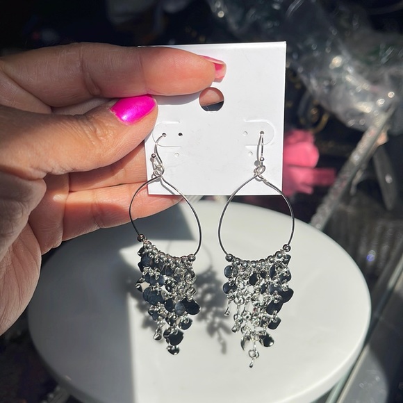 Silver metal dangle earrings NWT vintage 80s look - Picture 1 of 3